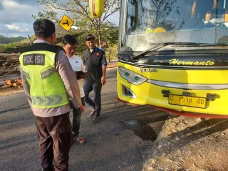 Bus Wisata Alami Rem Blong di Jalur JJLS Tepus.Terjang Teras Pos TPR