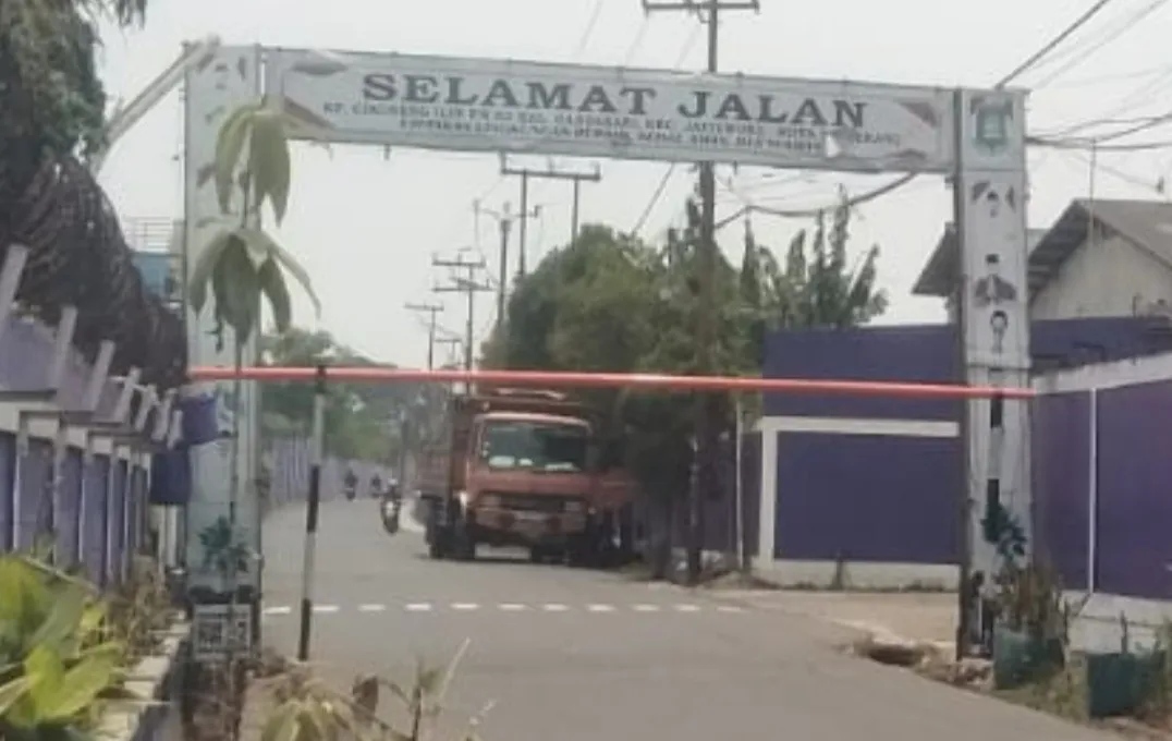 Keberadaan Portal di Kampung Cikoneng Beratkan Pelaku Usaha, Satpol PP jangan Tutup Mata